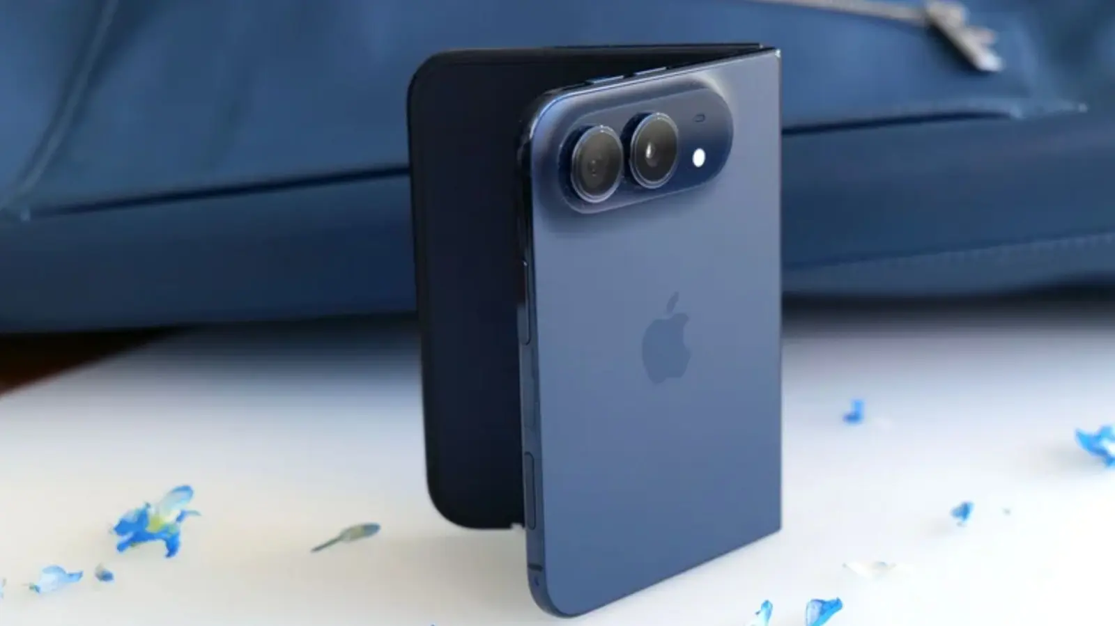 Apple pregătește integrarea Face ID în noul telefon pliabil