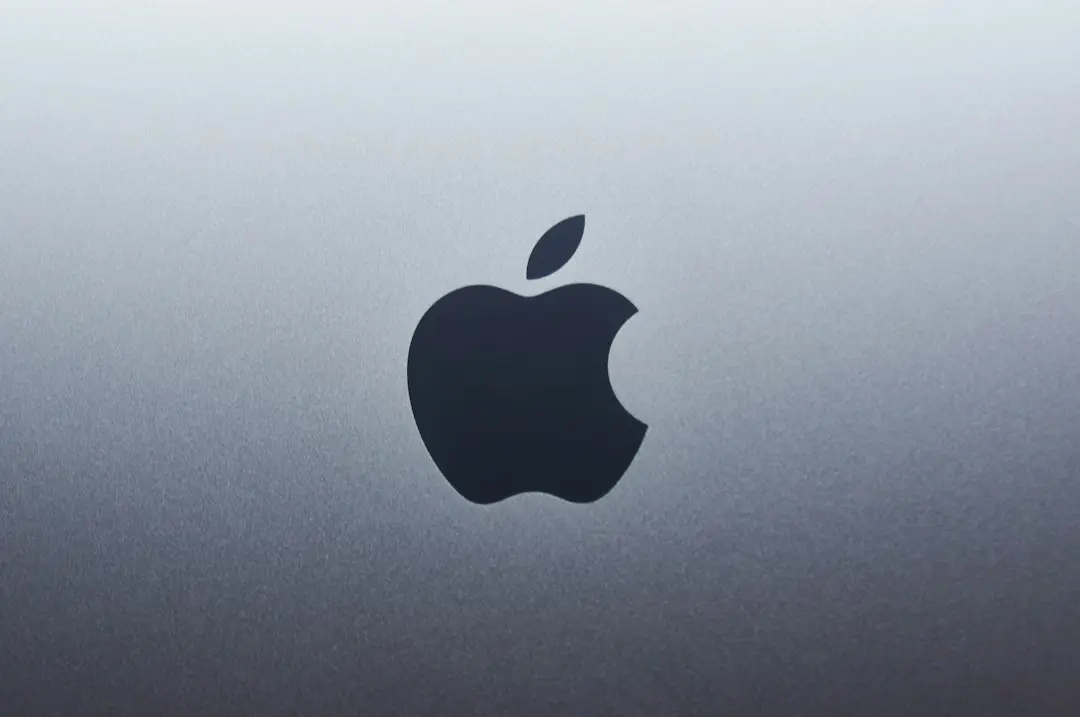 Apple pregătește MacBook Pro cu ecrane OLED și ecran tactil