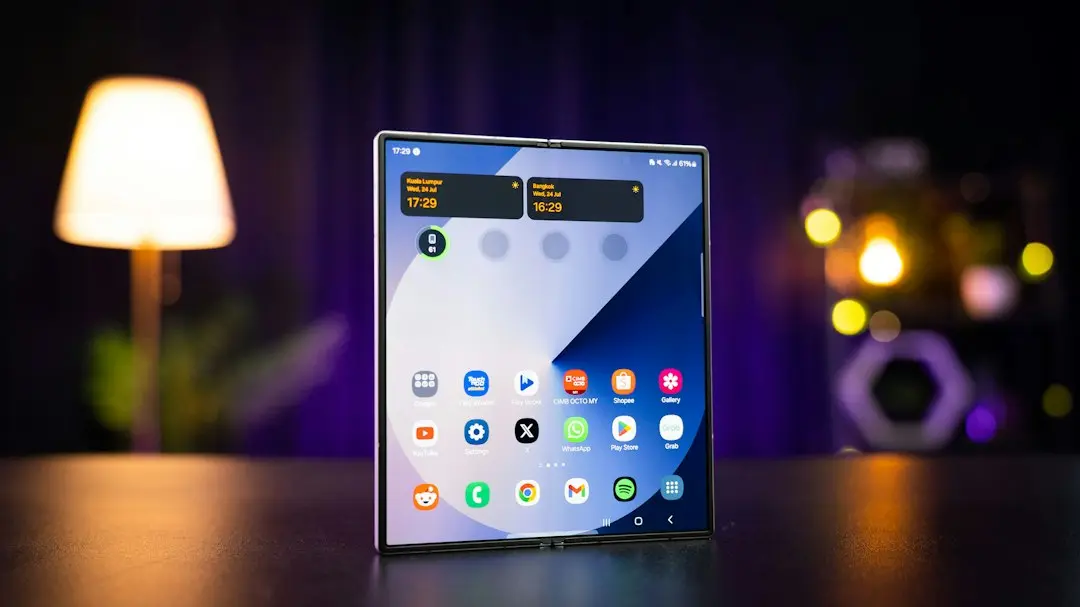 Galaxy Z Fold 8: de ce rămâne un outsider proaspăt în fața iPhone Duo