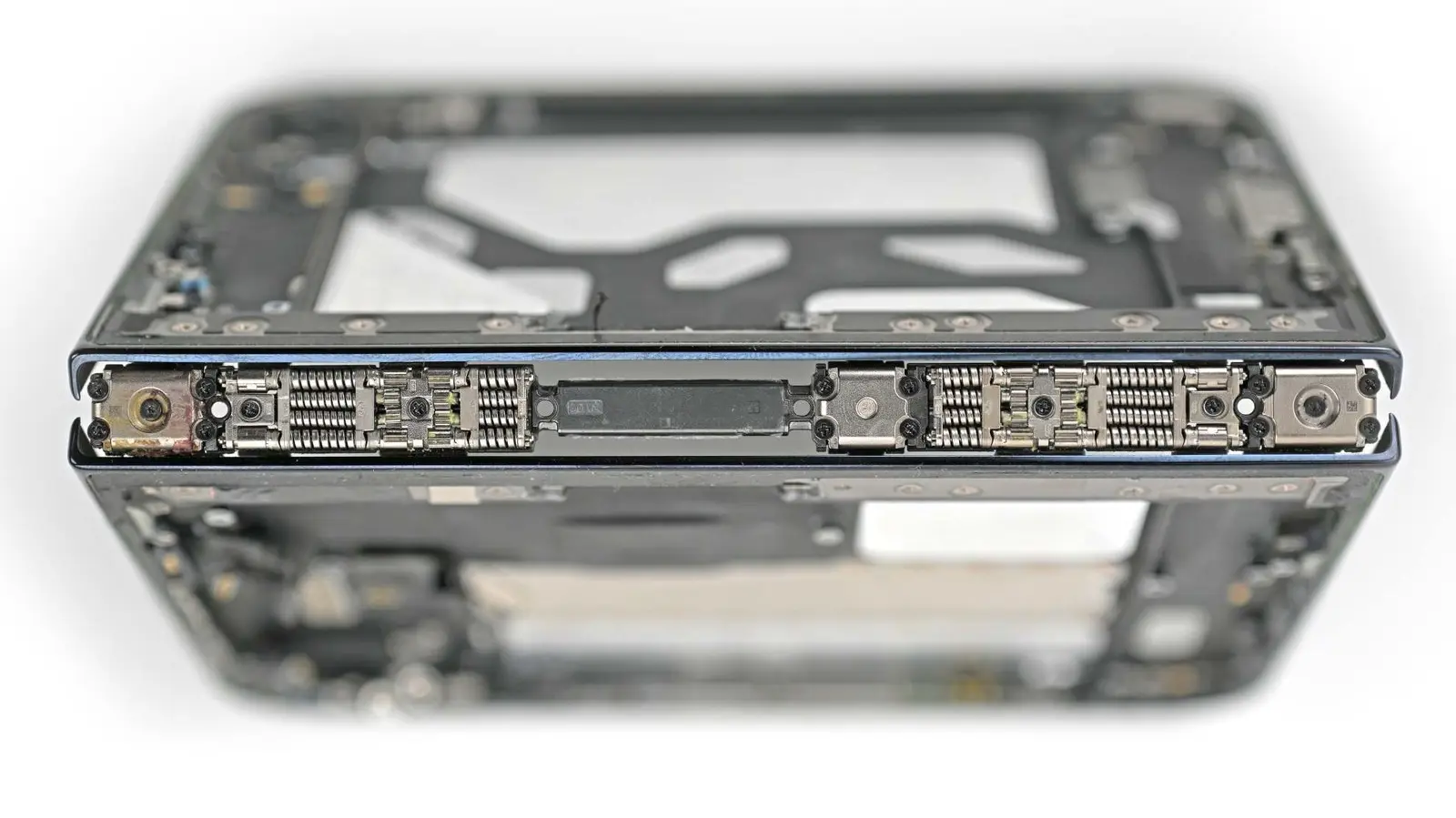 Secretele din spatele mecanismului de pliere al noului telefon Apple